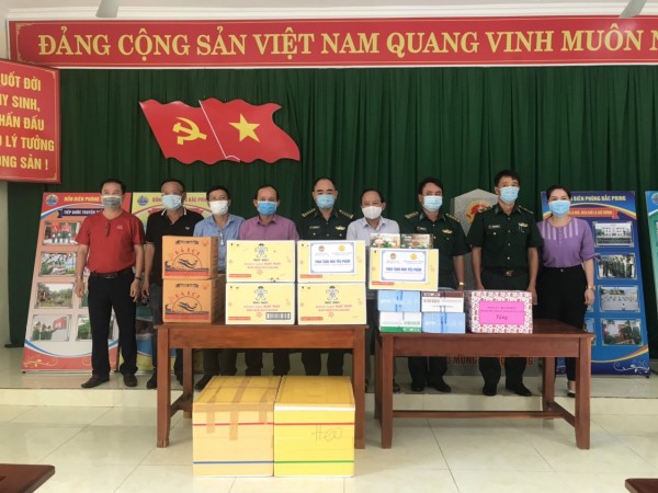 Hiệp hội doanh nghiệp tỉnh Quảng Nam thăm và tặng quà cán bộ, chiến sĩ biên phòng chốt chắn phòng, chống dịch Covid-19