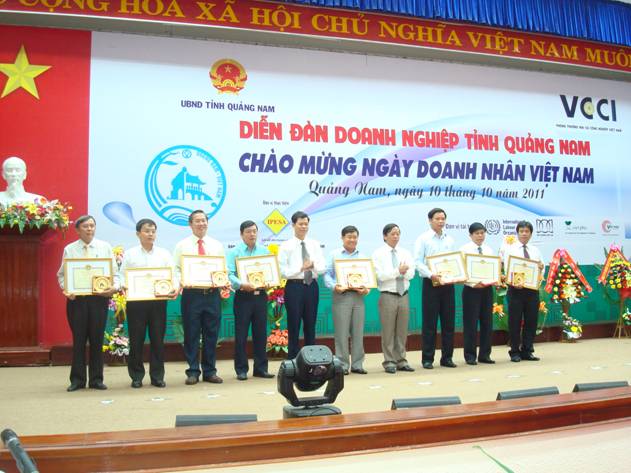 UBND tỉnh Quảng Nam long trọng tổ chức “Diễn đàn Doanh nghiệp tỉnh Quảng Nam – Chào mừng ngày Doanh nhân Việt Nam 2011”